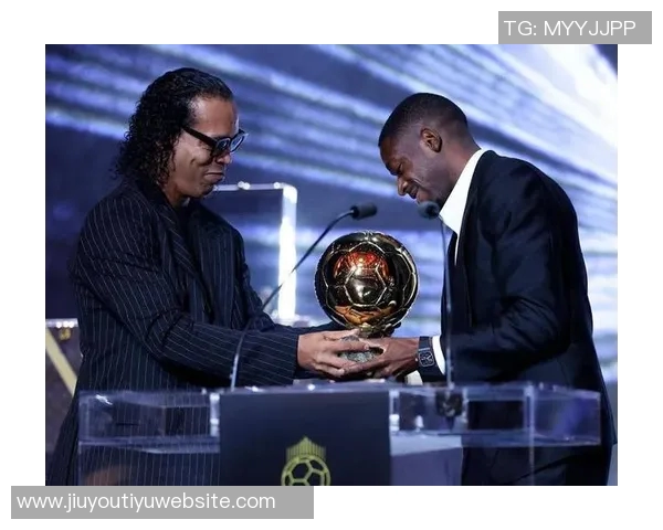 登贝莱荣获家乡城市奖章市长亲自颁发庆祝新科金球奖得主