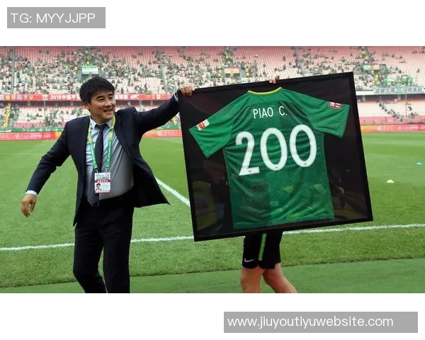 李明家族颜值爆表李嗣镕首秀进球姐姐赛后温馨祝贺 李明家族颜值爆表李嗣镕首秀进球姐姐赛后温馨祝贺