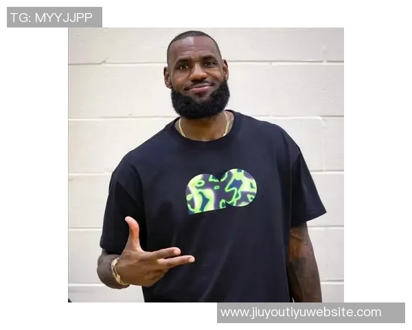 詹姆斯更新Instagram头像为婴幼儿时期照片引发网友热议与怀旧情怀