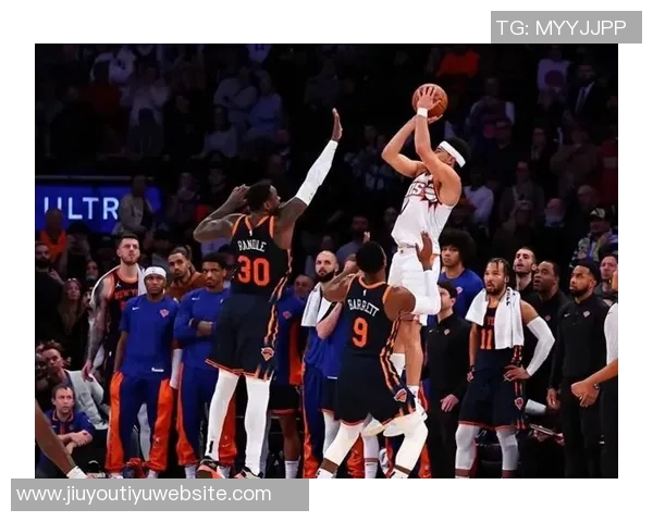 布克全能表现助力球队胜利14投7中贡献21分11助攻正负值高达21