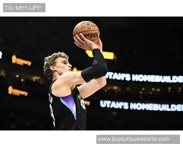 兰德尔全场狂砍32分10篮板6助攻带领球队大胜对手展现统治力