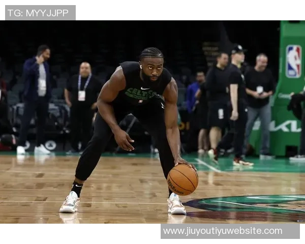 杰伦布朗独砍36分却三分球全失致命犯规成败皆由你 杰伦布朗独砍36分却三分球全失致命犯规成败皆由你