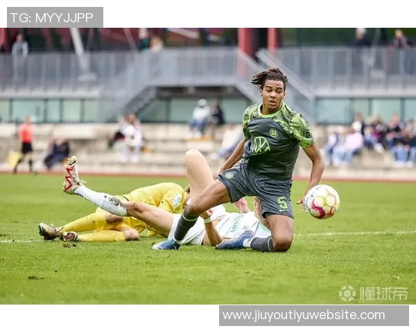 弗拉门戈年轻中卫克雷顿正式加盟沃尔夫斯堡合同至2030年